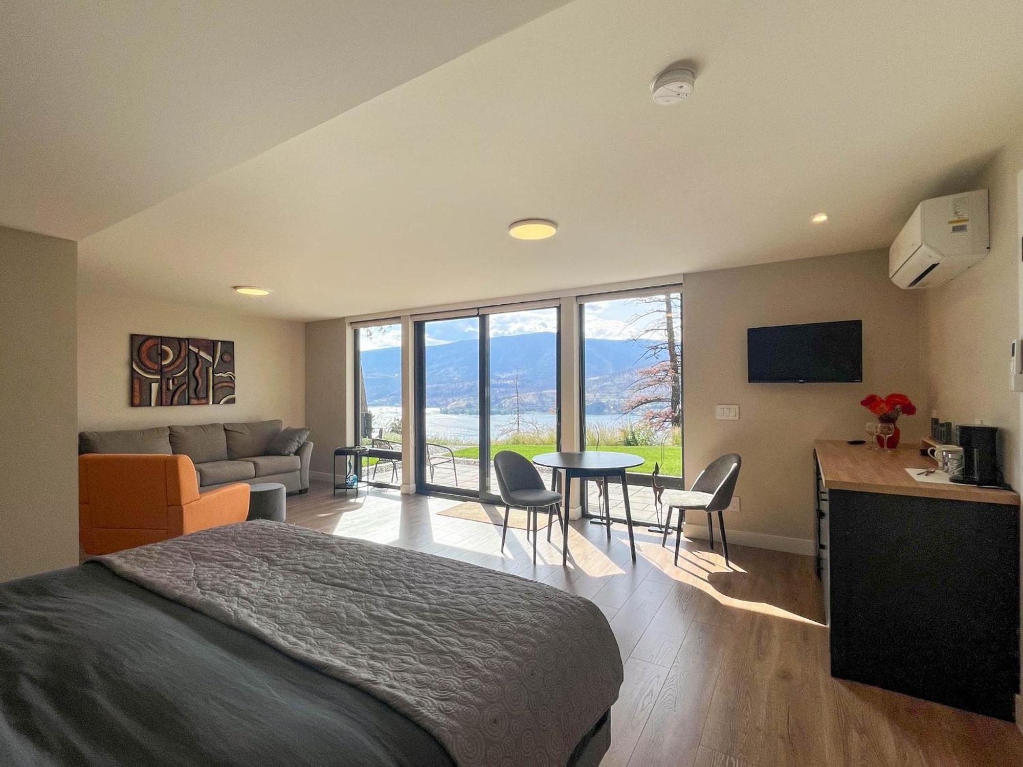 Kelowfornia Lakeview Retreat Kelowna Exterior foto