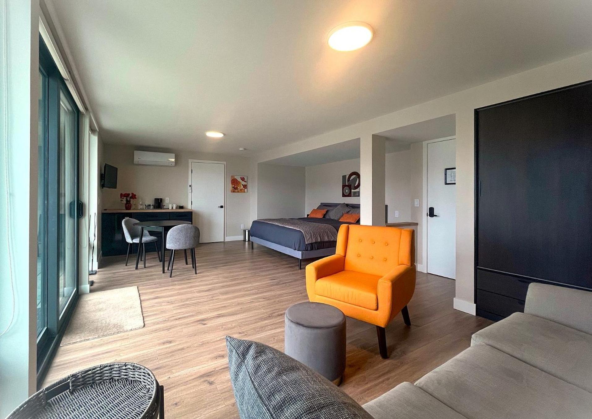 Kelowfornia Lakeview Retreat Kelowna Exterior foto