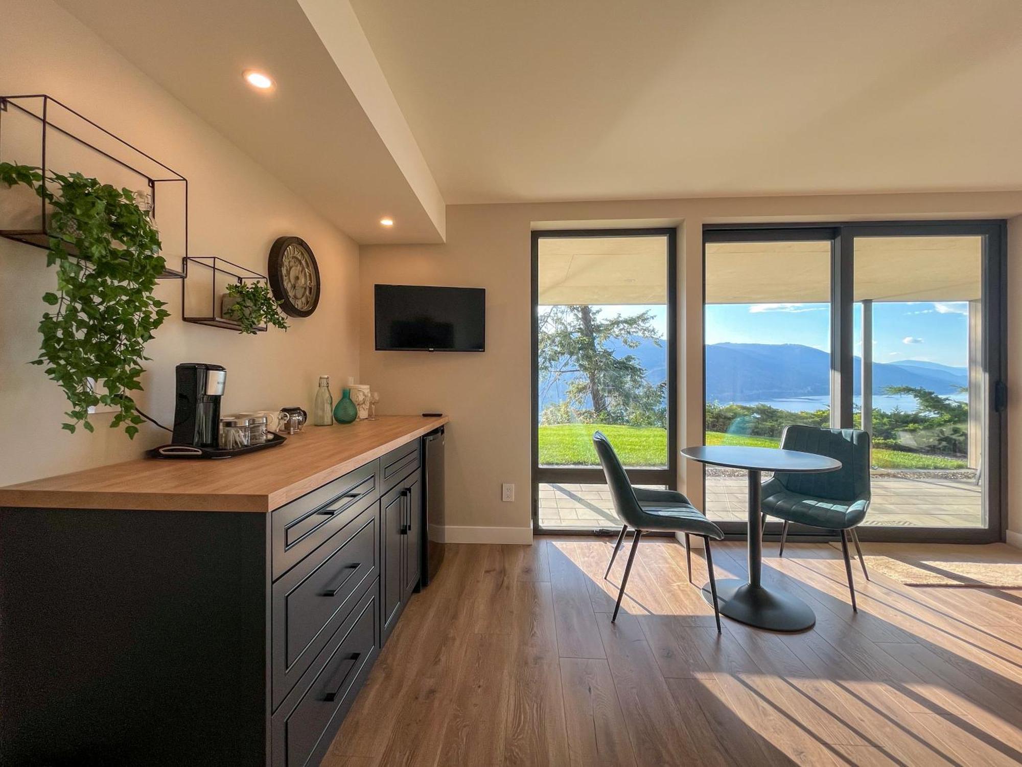 Kelowfornia Lakeview Retreat Kelowna Quarto foto