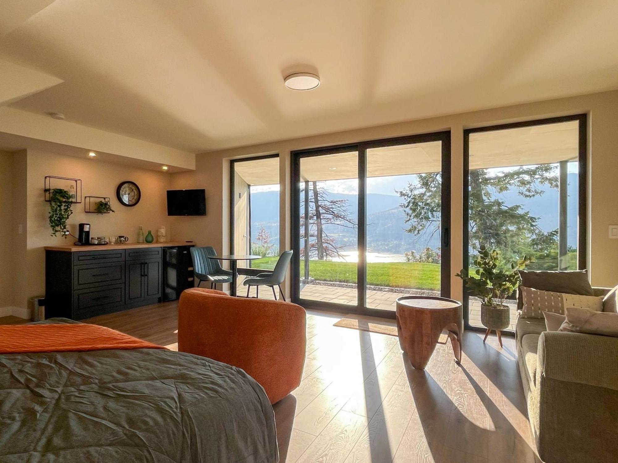 Kelowfornia Lakeview Retreat Kelowna Quarto foto