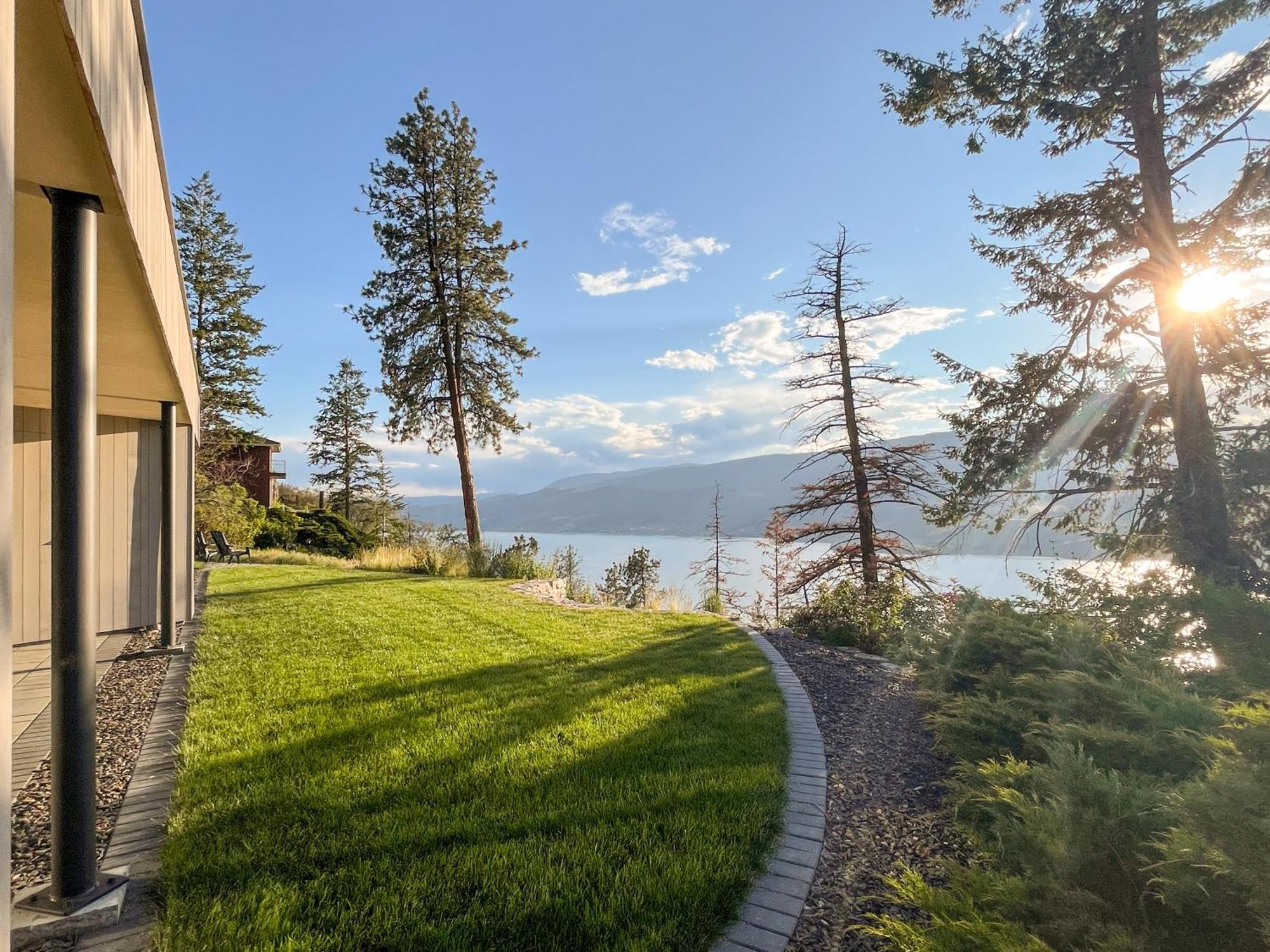 Kelowfornia Lakeview Retreat Kelowna Exterior foto